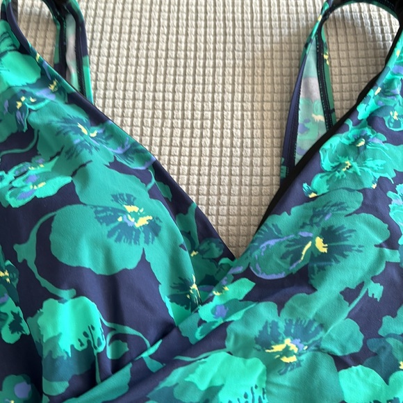 Bathing suit - Picture 3 of 4